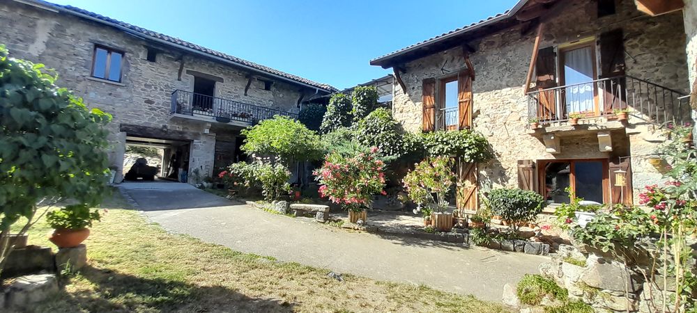 À 19 km de Lyon - Propriété de caractère avec fort potentiel