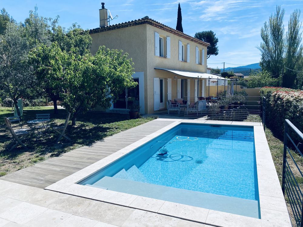 Villa piscine avec vue dégagée, au calme, proche centreville