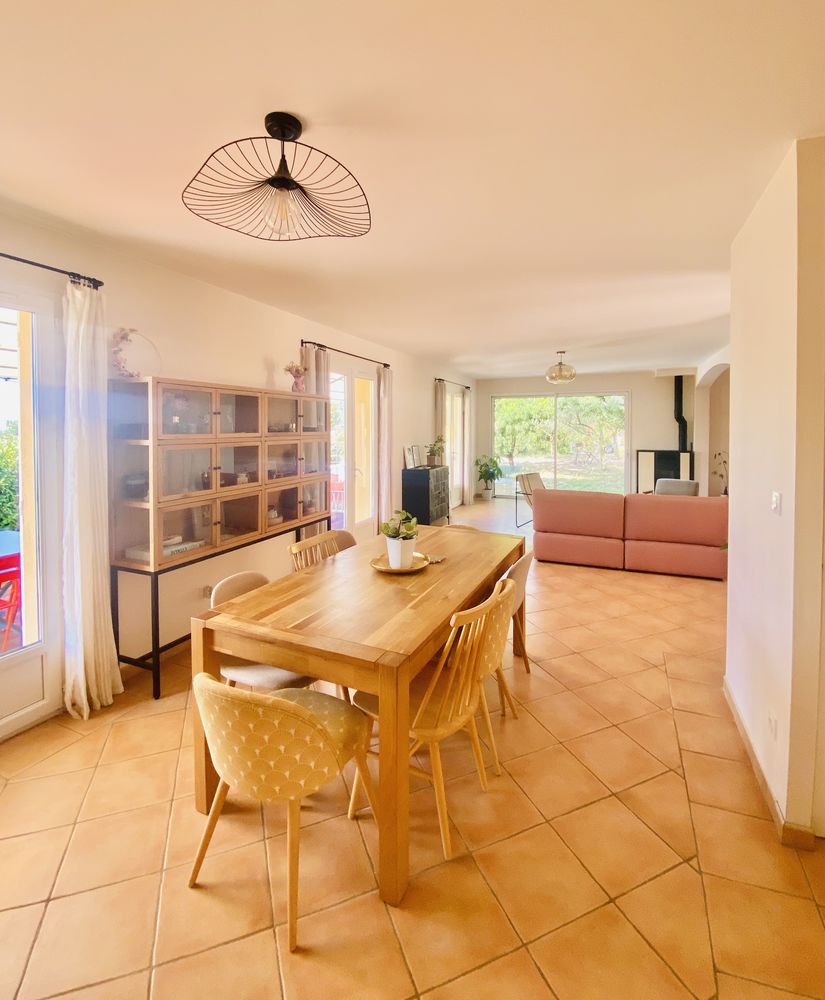 Villa piscine avec vue dégagée, au calme, proche centreville