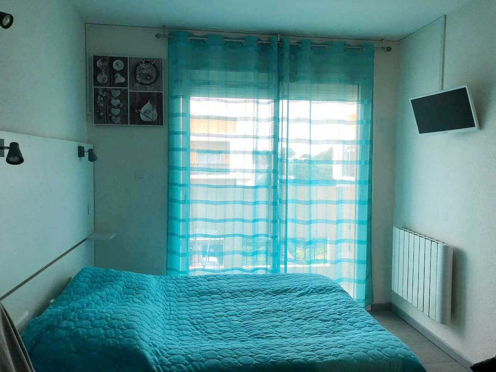 BEAU STUDIO LUMINEUX AVEC BALCON