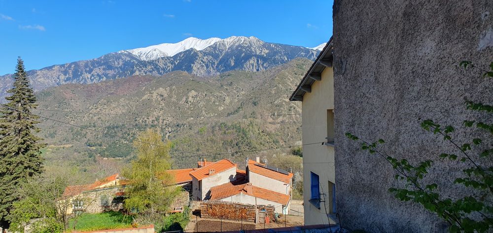 Vente d'une maison ancienne avec un grand garage