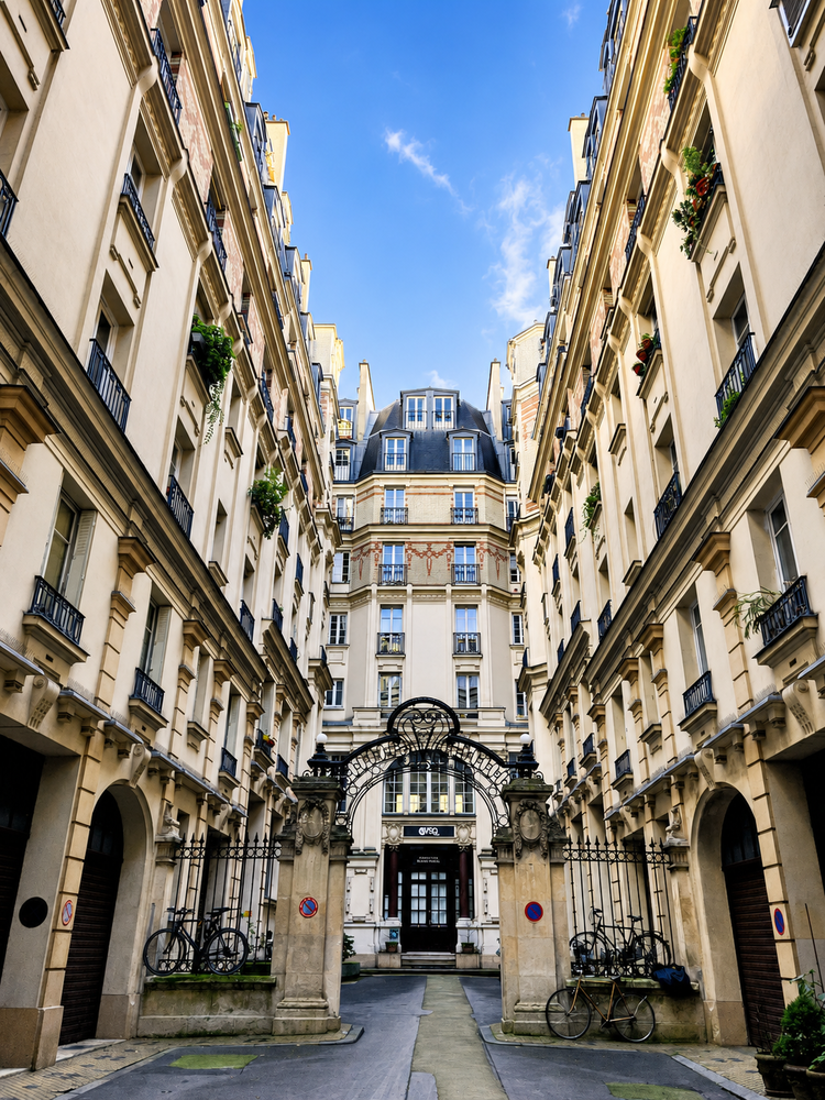 Studio decharme 26m2 dans un immeuble haussmannien classé.