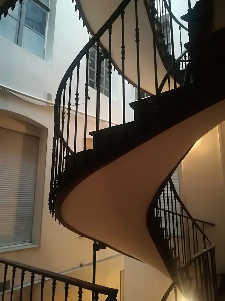 superbe appartement ancien, T4, centre de Montauban, à 200m