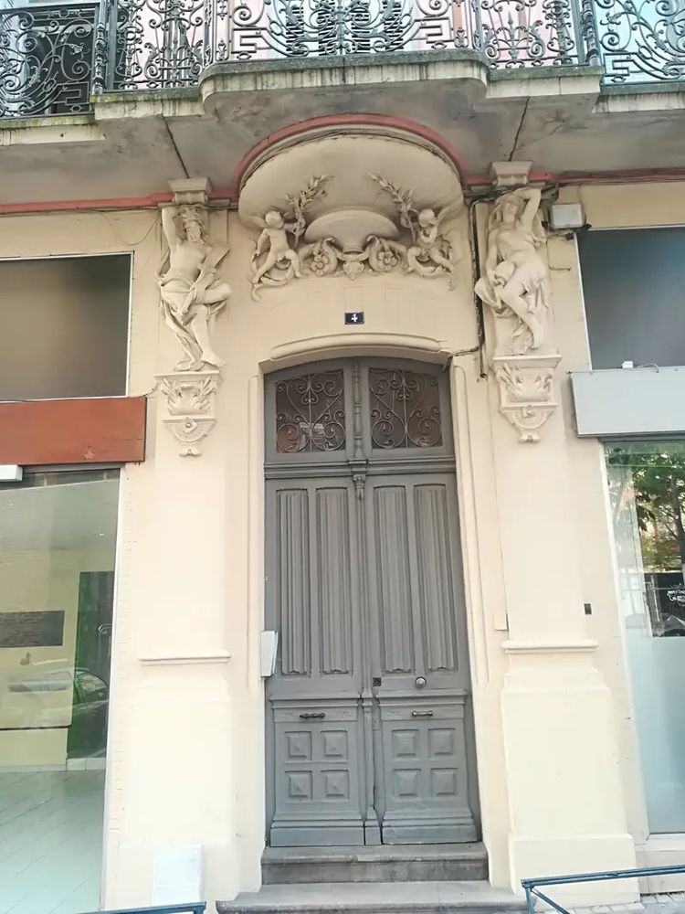 superbe appartement ancien, T4, centre de Montauban, à 200m