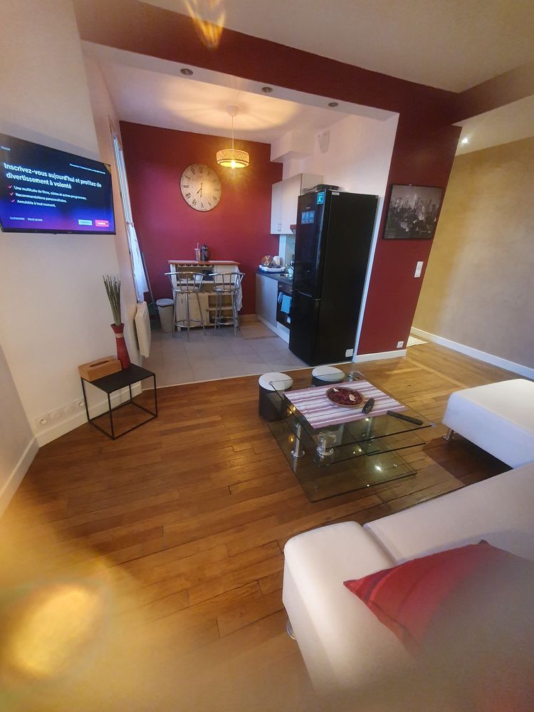 BEAU F2 LUMINEUX DE 40M2, centre ville Basoche.