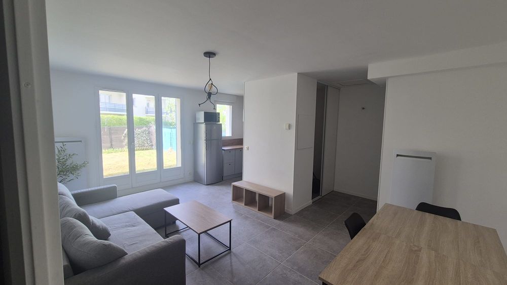 App meublé 45 m²+ jardin 50 m² +parking proche gare de Melun