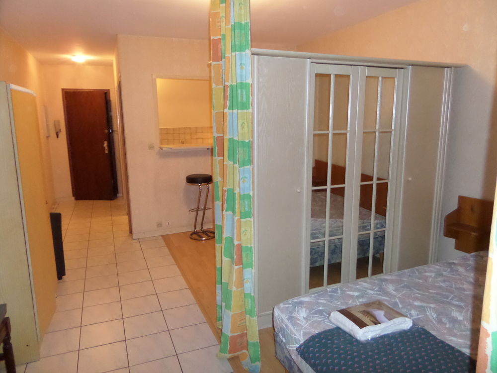 STUDIO 28M² Centre ville PAU 2 Pas de Place Clémenceau