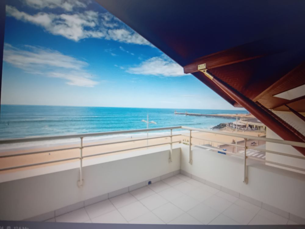F4 ,78 m2 ,3 chambres ,2 places garage fermè ,front de mer