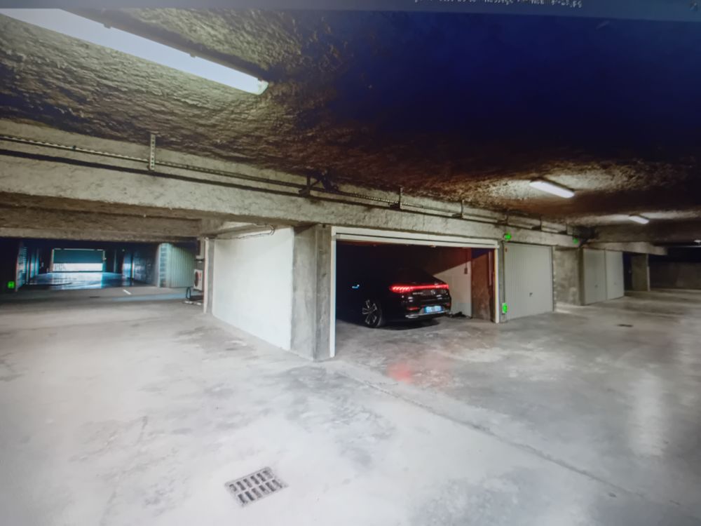 F4 ,78 m2 ,3 chambres ,2 places garage fermè ,front de mer