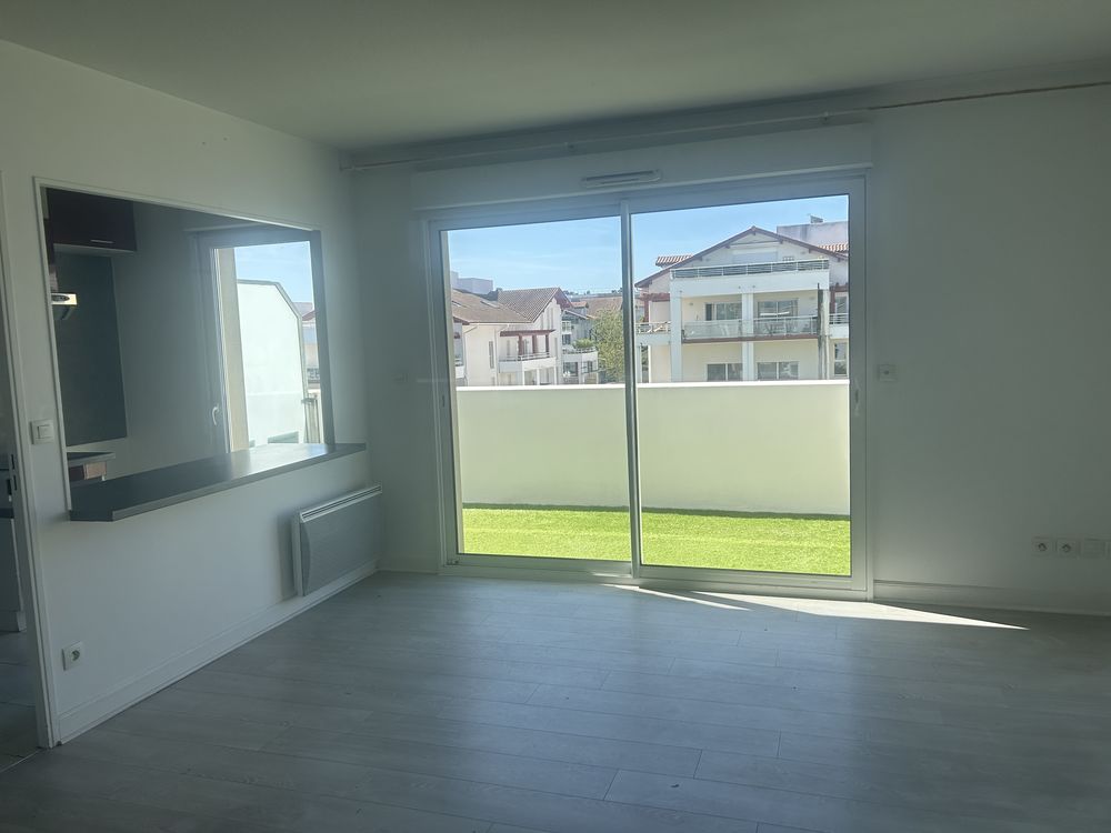 Apt T4 Angiet bien situé standing 2sdb 2wc 2park terrasse