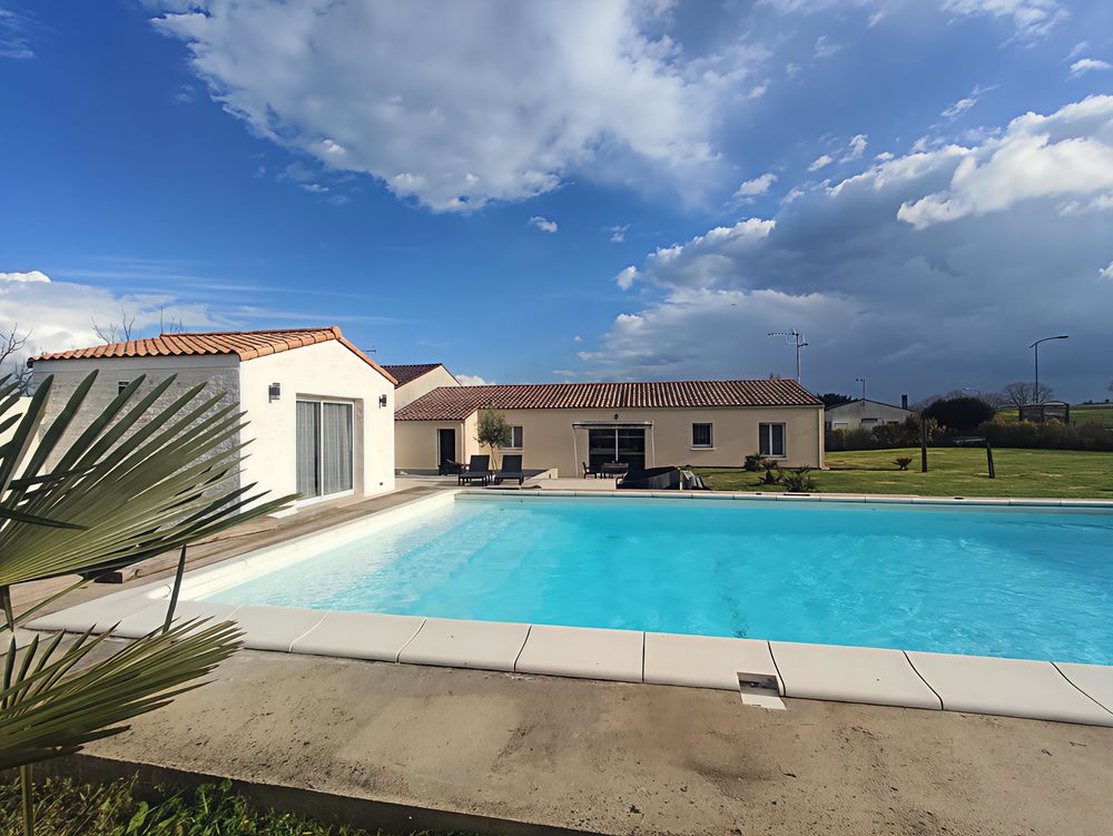 Maison plain-pied 3 chambres + piscine - Terrain 1 500m2