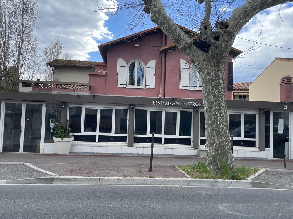 MURS COMMERCIAUX FREJUS