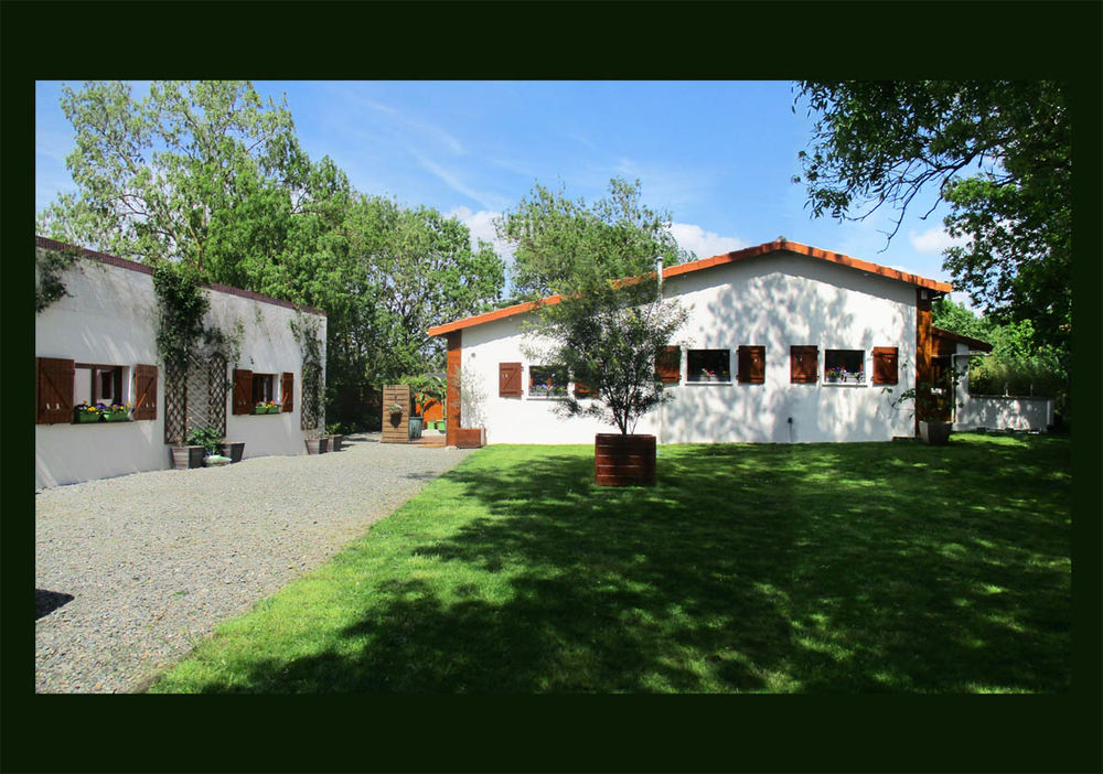 Belle maison plain pied avec grand garage.