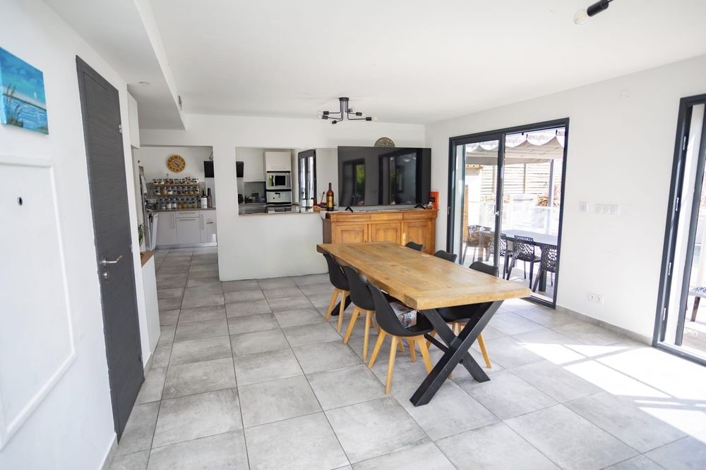 Maison familiale moderne de 142m² avec piscine
