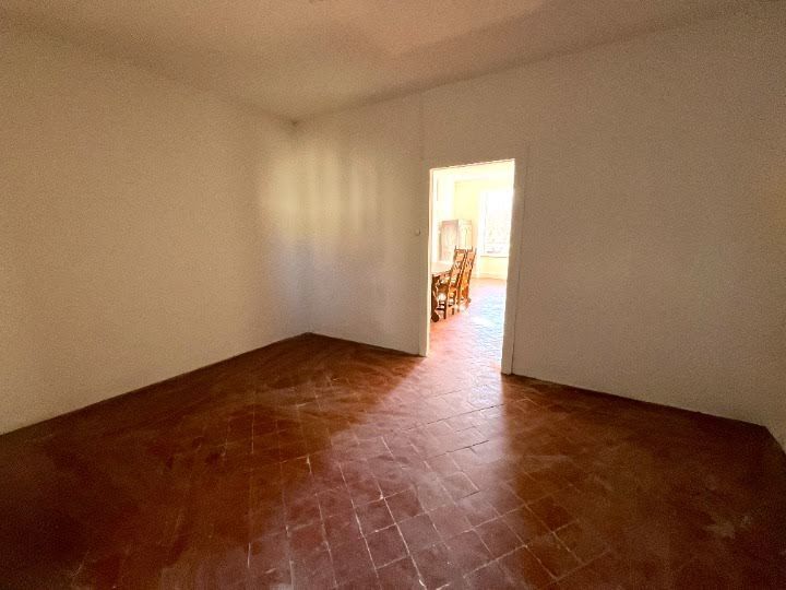 Appartement 100m² à rénover proche centre, belle exposition