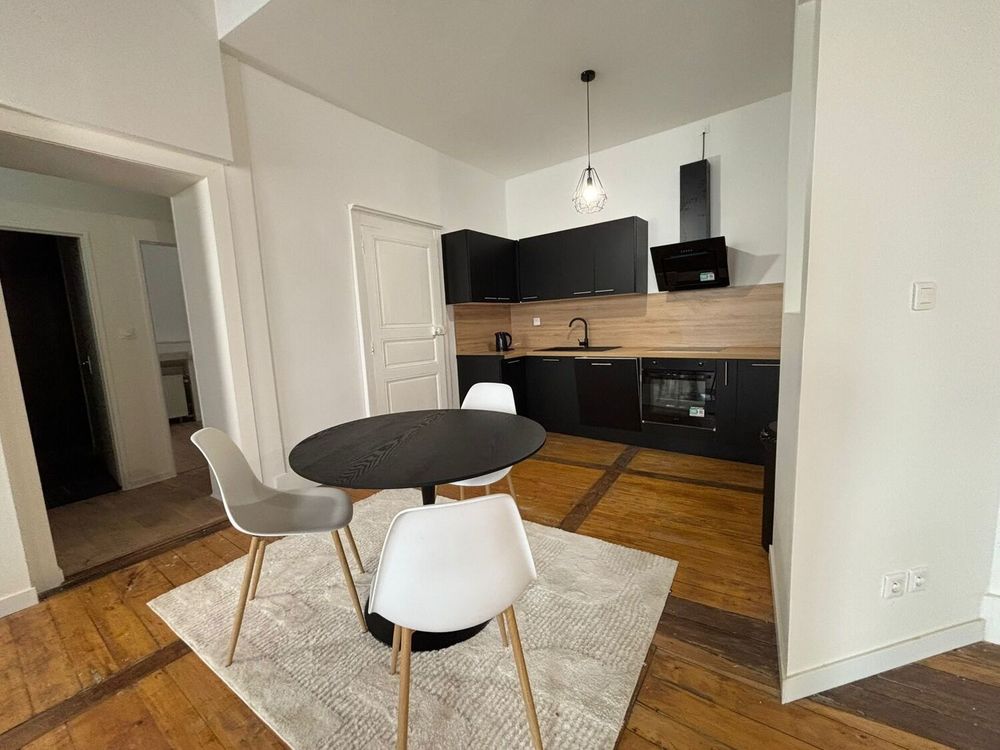 Appartement entièrement rénové type 3 pièces hyper centre-v