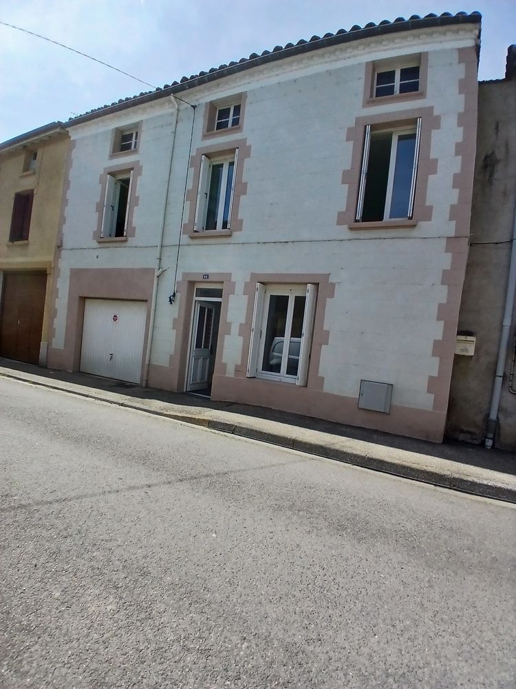 Maison de ville 160 m2 rénovée avec garage double, cour