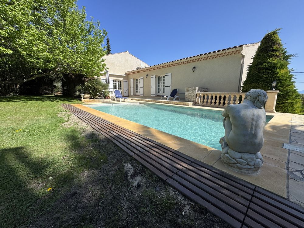 Villa de plain-pied à Laudun avec piscine
