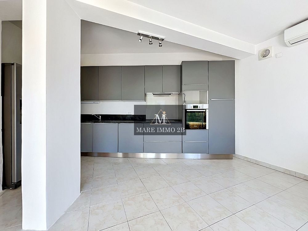 Idéalement situé Appartement avec terrasse et parking