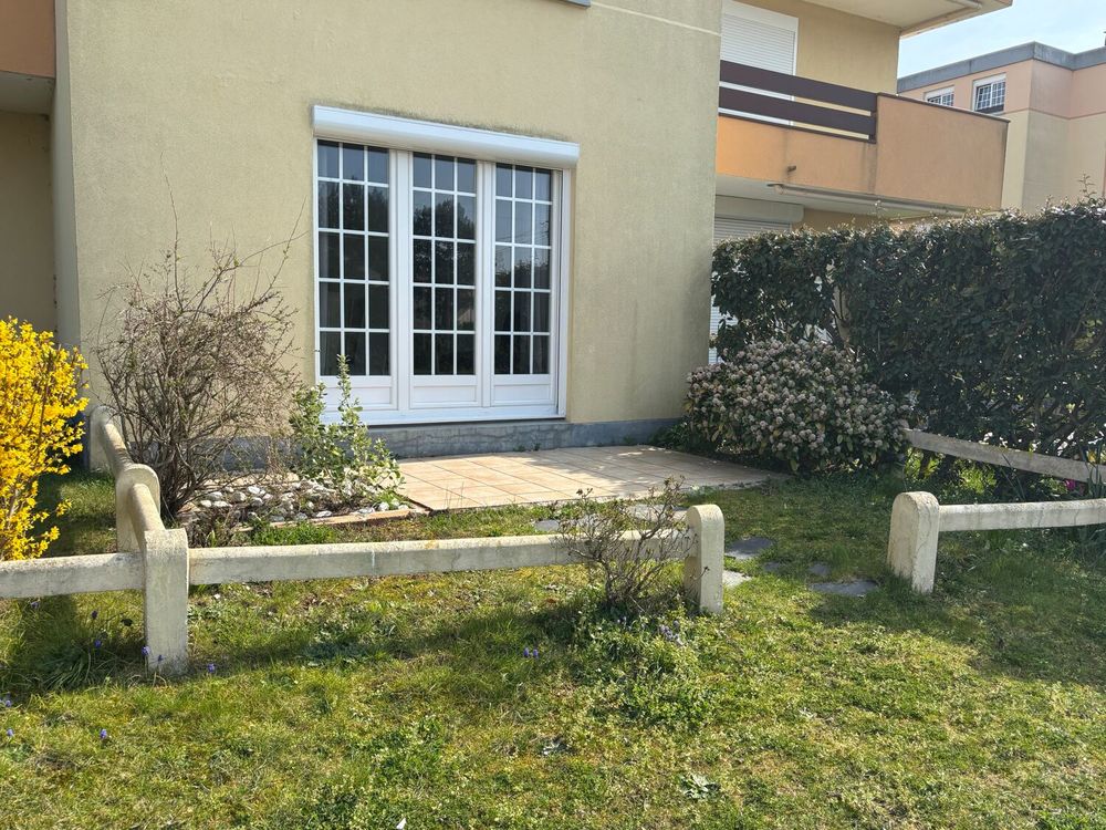 Studio, meublé en rez-de-chaussée
