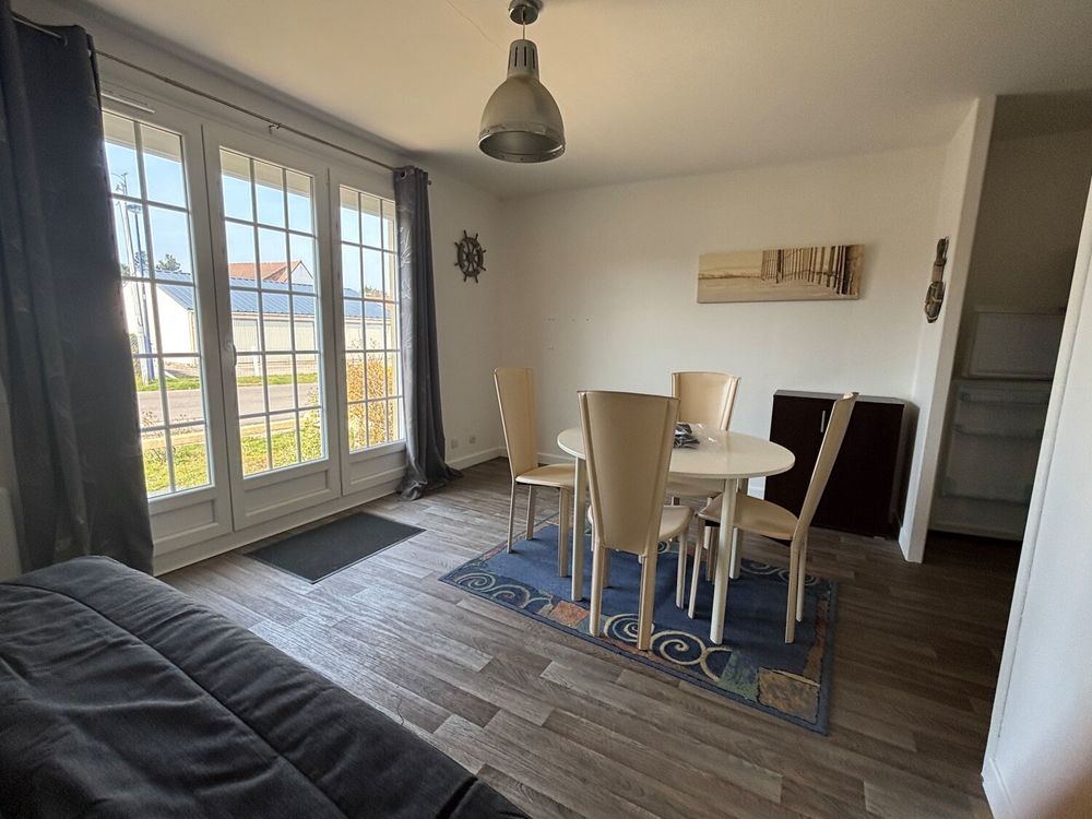 Studio, meublé en rez-de-chaussée
