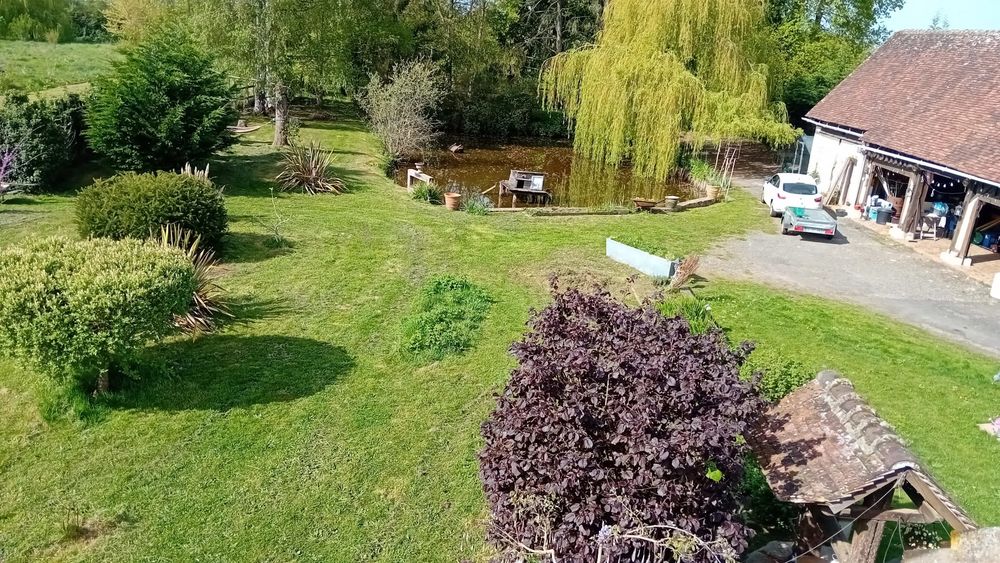 Perche sarthois : longère + dépendances sur 1 ha piscinable