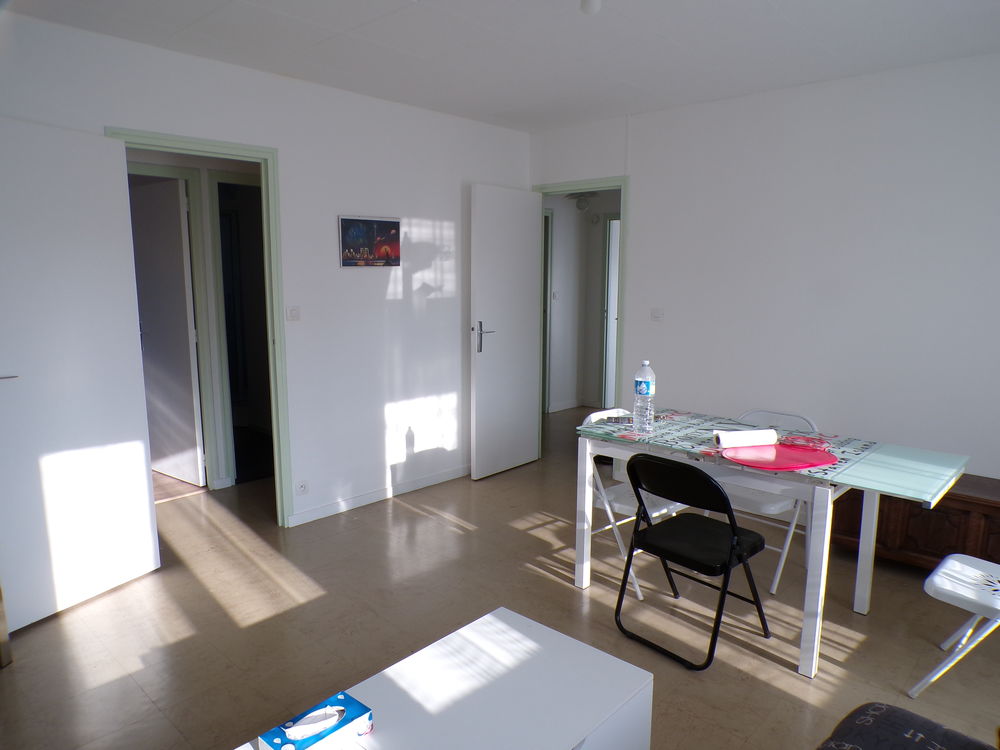MAISON DE BOURG TOUS COMMERCES