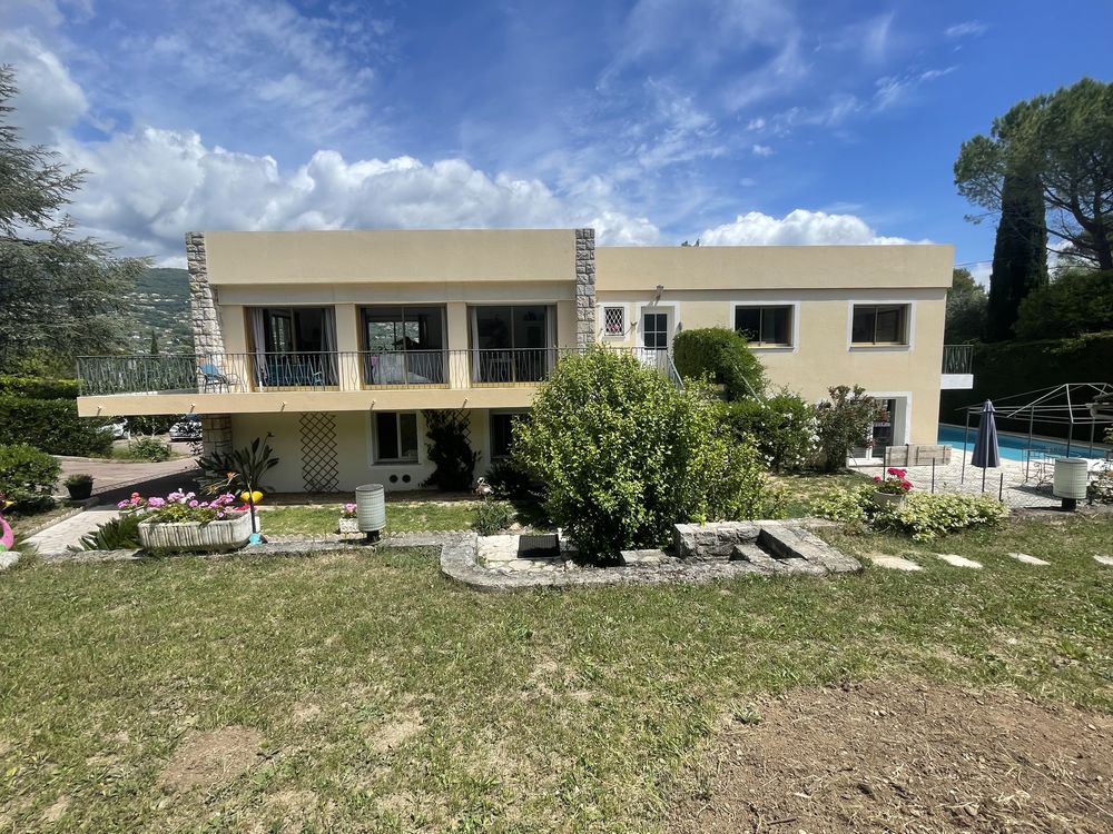 Idéal 2 familles villa en 2 habitations piscine à PEYMEINADE