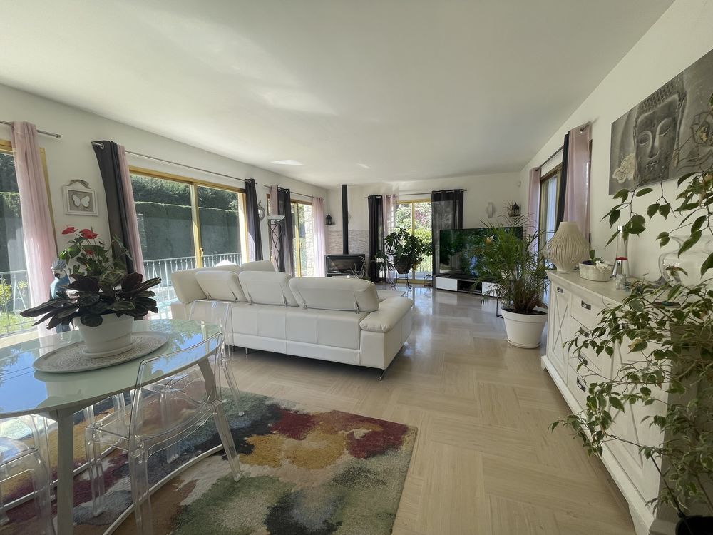 Idéal 2 familles villa en 2 habitations piscine à PEYMEINADE