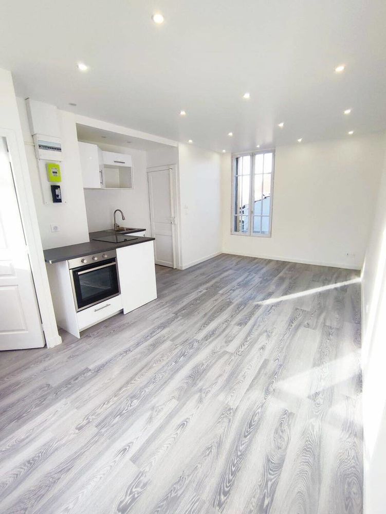Studio rénové de 23 m² avec balcon proche Paris