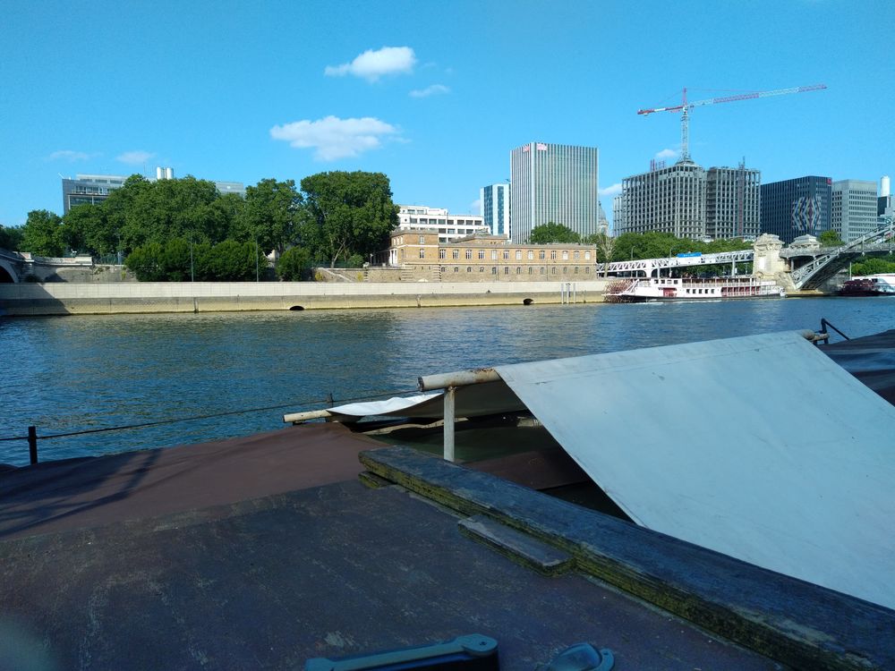 EMPLACEMENT EXCEPTIONNEL à PARIS Péniche de caractère 1897