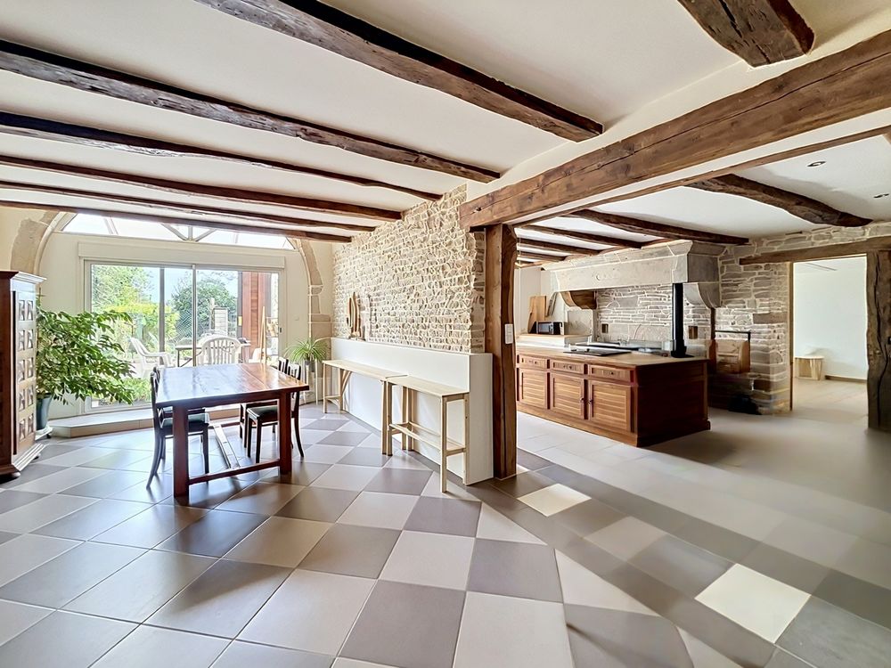 ? Maison de caractère avec dépendances + 3 448 m² de terrai