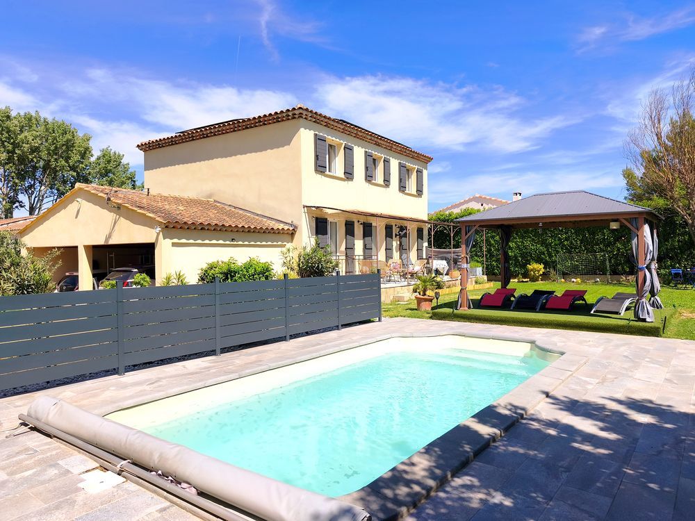 Villa 7 pièces 148 M2 habitables avec piscine et dépendances
