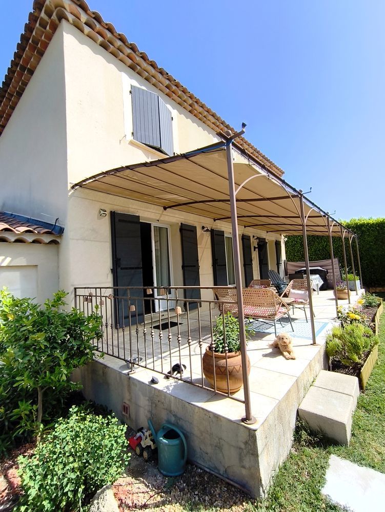 Villa 7 pièces 148 M2 habitables avec piscine et dépendances