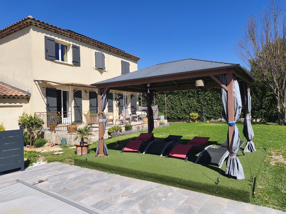 Villa 7 pièces 148 M2 habitables avec piscine et dépendances