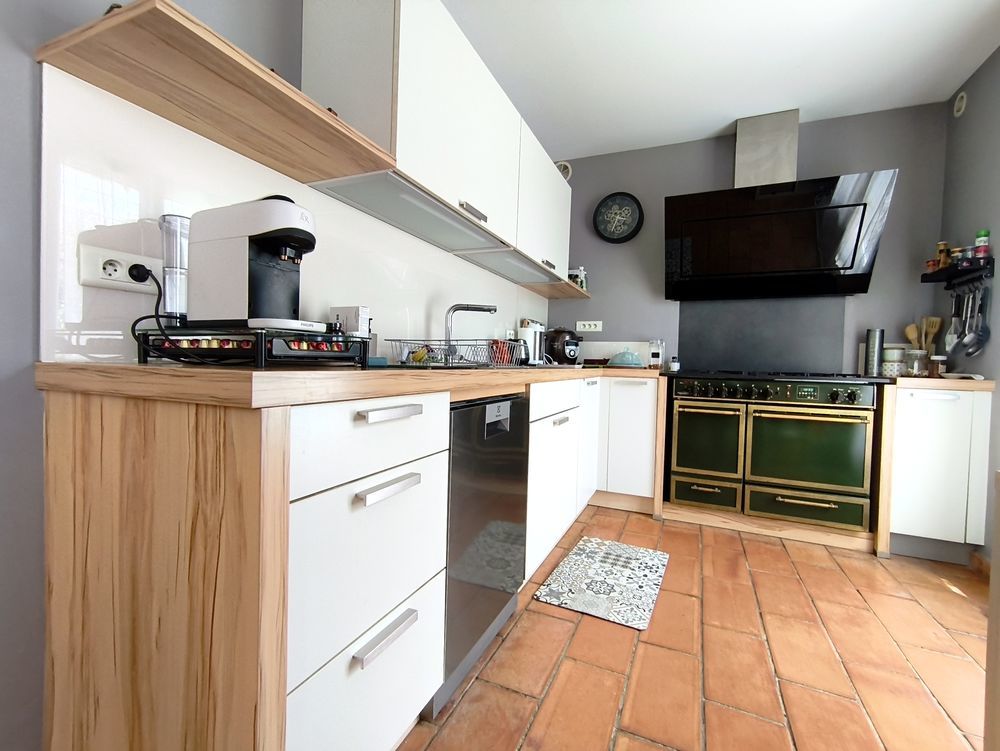 Villa 7 pièces 148 M2 habitables avec piscine et dépendances