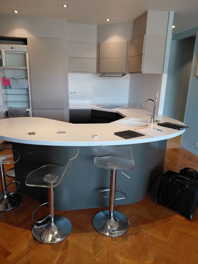 APPARTEMENT ENTIÈREMENT RÉNOVÈ