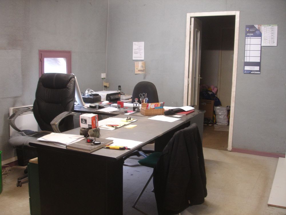 Local commercial à usage d'atelier / de hangar / d'entrepôt