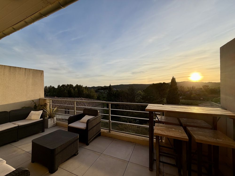 Appartement 3 chambres dans résidence sécurisée, avec balcon