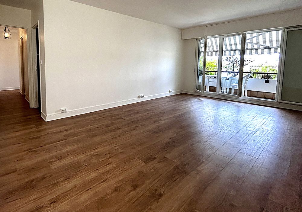 82 m² 3 pièces Bel appartement, vue dégagée.