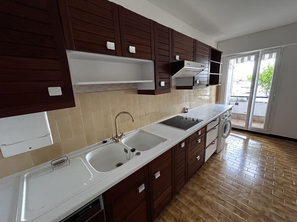 82 m² 3 pièces Bel appartement, vue dégagée.