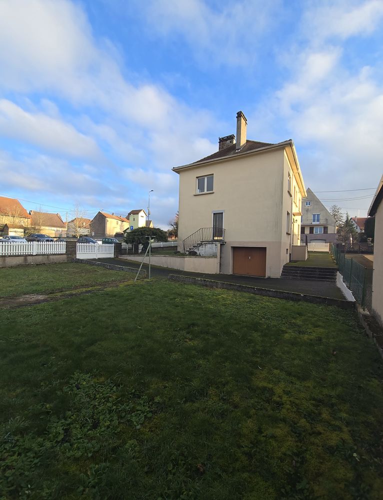 Maison 8 pièces,160 m2,2 logements et jardin.
