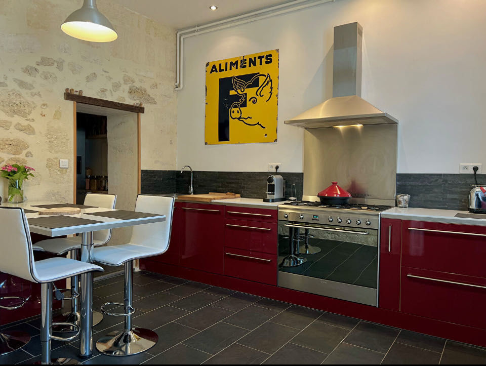 Av maison en pierre