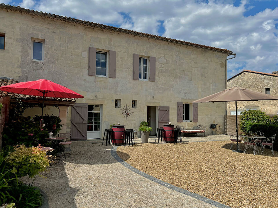 Av maison en pierre