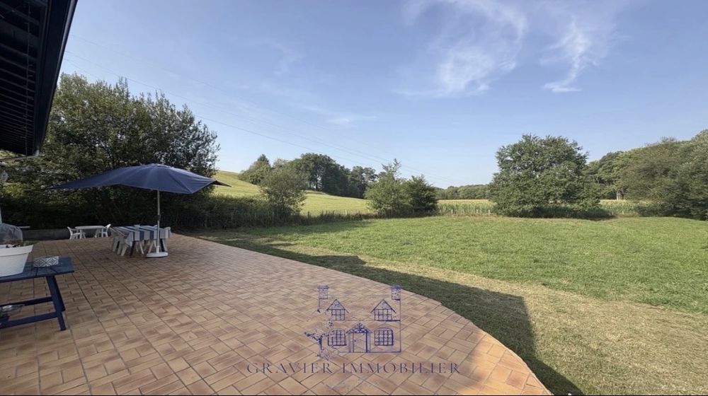 Maison urcuit avec terrain piscinable