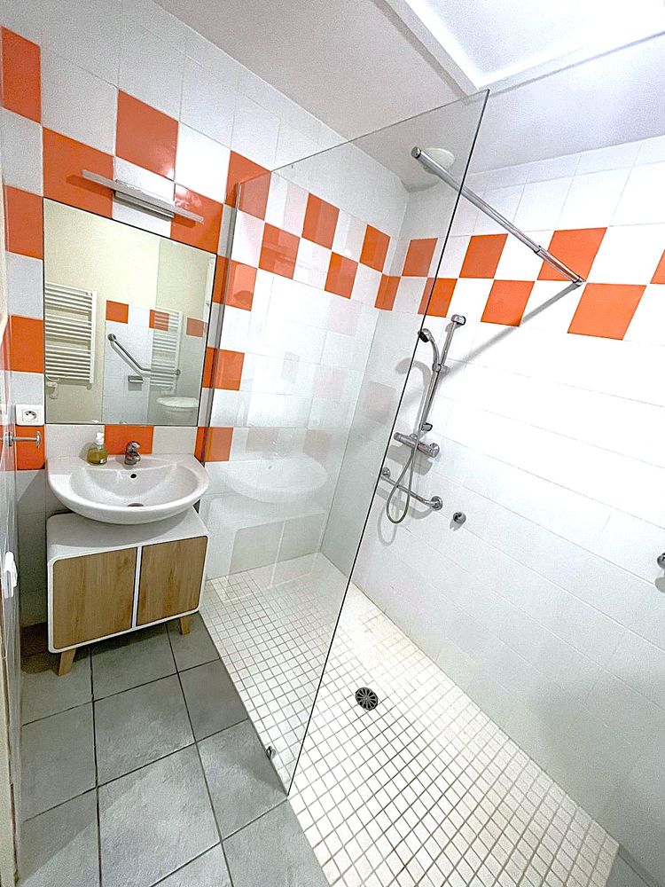 Appartement Plain pied + terrasse + garage 2 roues