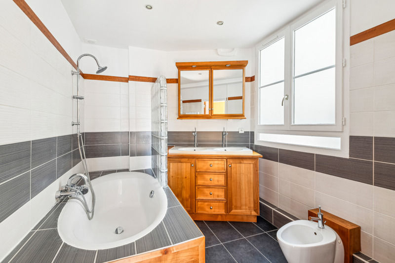 appartement atypique pour amoureux des boiseries