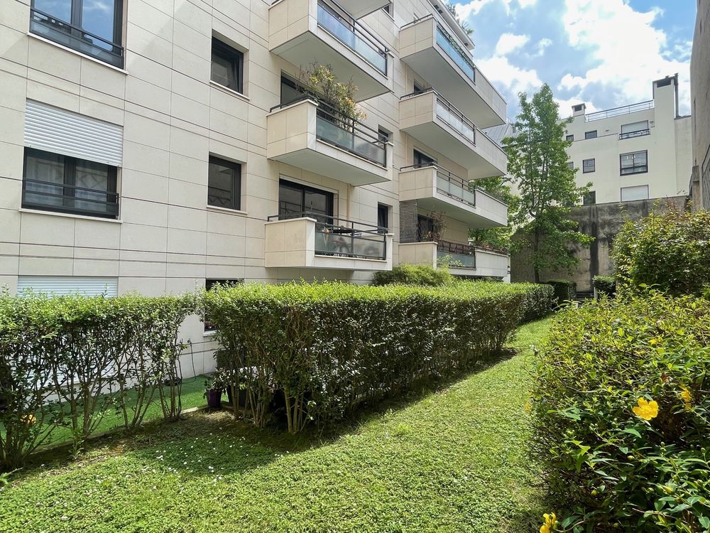 Appartement T 3 - Deux chambres, Balcon