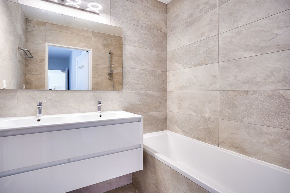Appartement T 3 - Deux chambres, Balcon