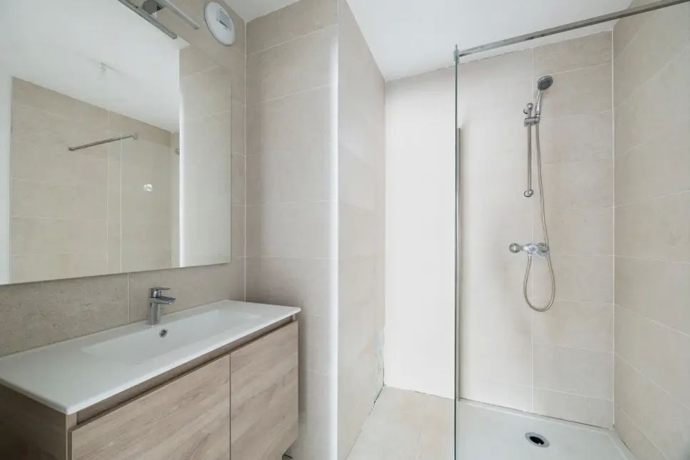 GRAND 3 pieces au DERNIER ETAGE